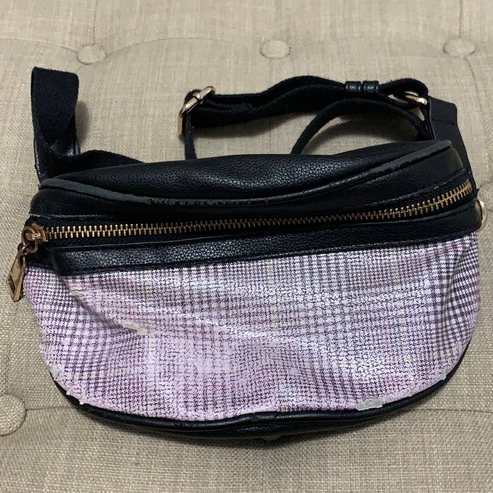 Woman’s Waist Bag.